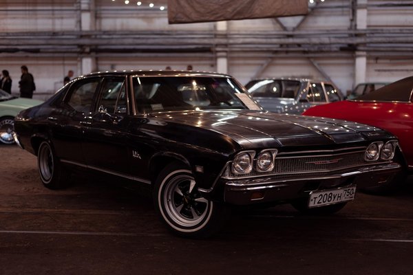 Comment les dispositifs de gestion de la luminosité intérieure adaptés à l'environnement extérieur peuvent-ils réduire la fatigue oculaire?